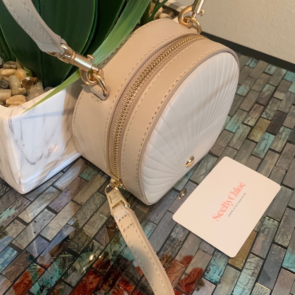 SEE BY CHLOE Shell Leather Crossbody Bag
SEE BY CHLOÉ - Picture 6 of 11